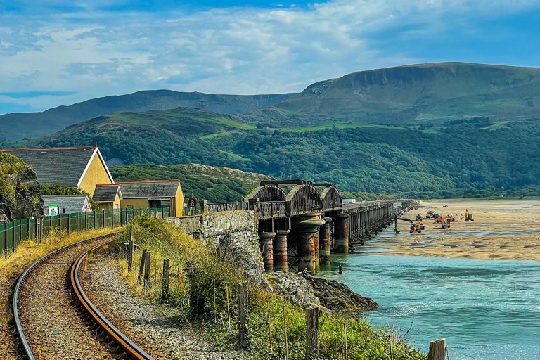 Day Trips by Rail: Escapes an Hour from London